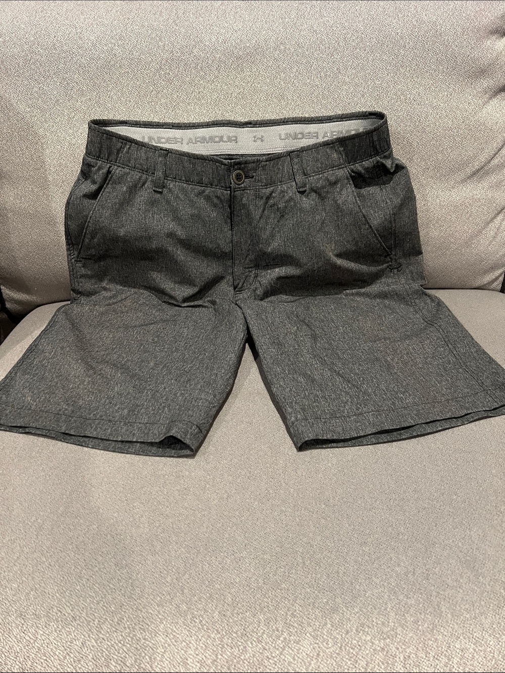 Under Armour Men’s Charcoal Flat-Front Performance Shorts Size 34